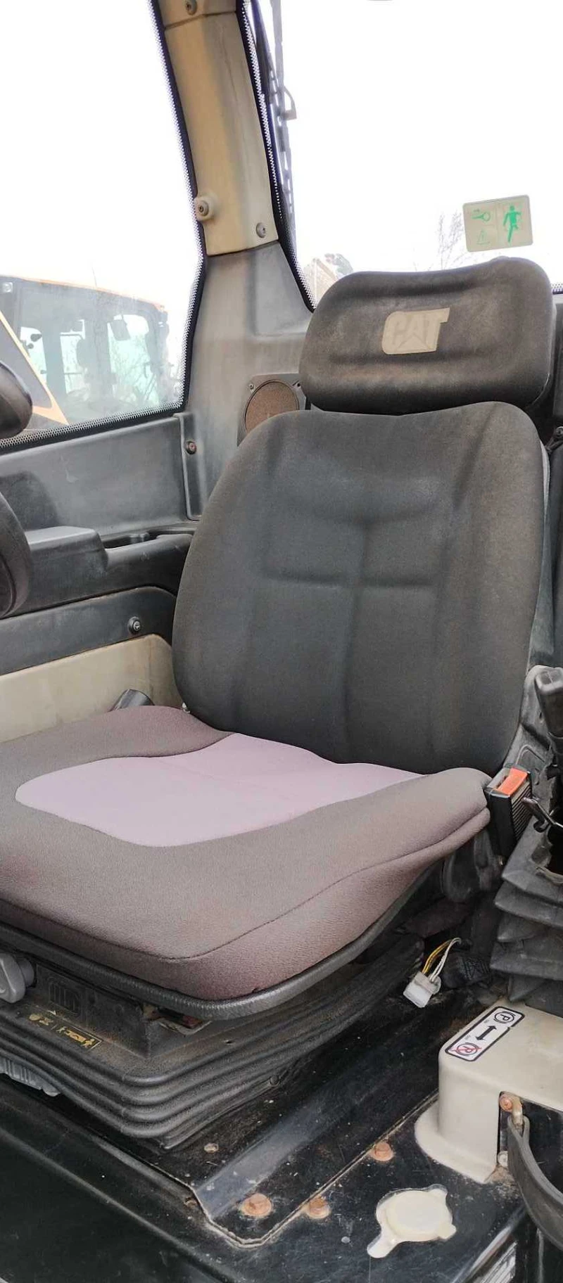 Телескопичен товарач Caterpillar TH337C, снимка 7 - Селскостопанска техника - 49648987