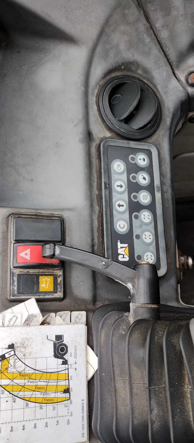 Телескопичен товарач Caterpillar TH337C, снимка 10 - Селскостопанска техника - 49648987