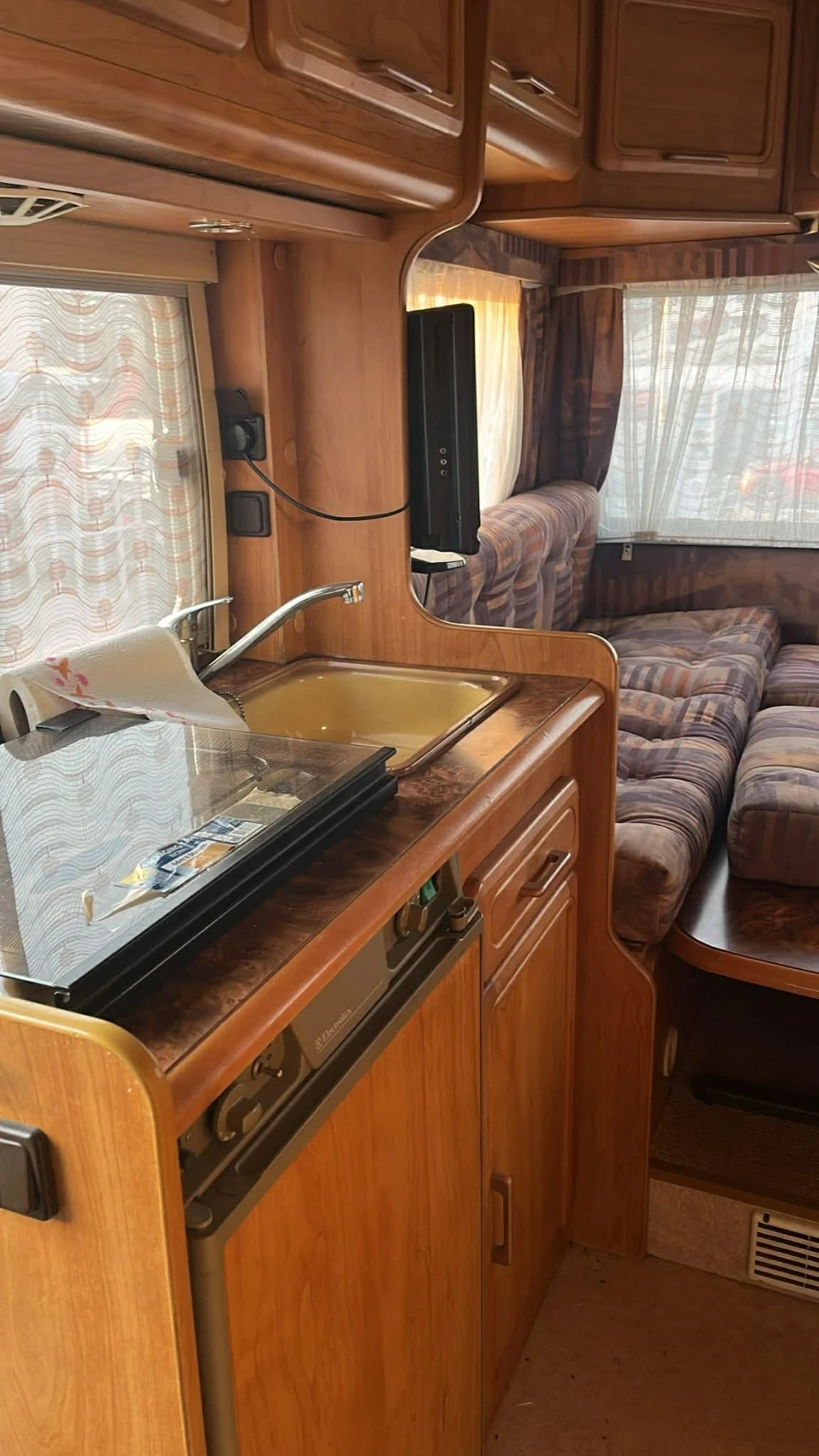 Кемпер Renault, снимка 12 - Каравани и кемпери - 53726518