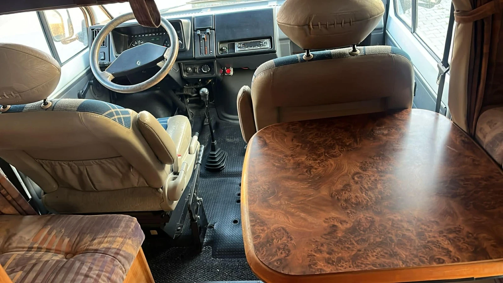 Кемпер Renault, снимка 9 - Каравани и кемпери - 53726518