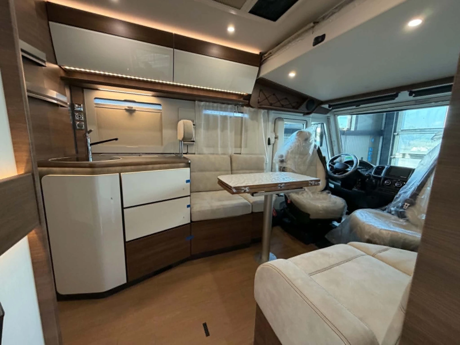 Кемпер Rapido 896F 2026 FACE TO FACE, снимка 3 - Каравани и кемпери - 54800861