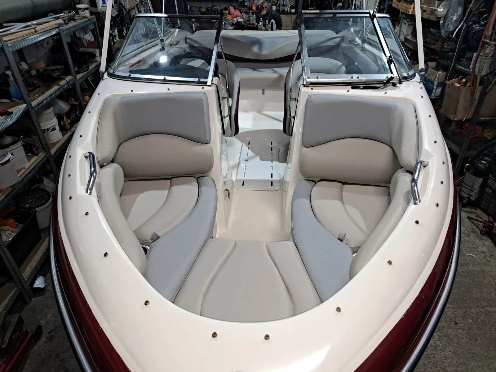 Моторна яхта Glastron GXL185