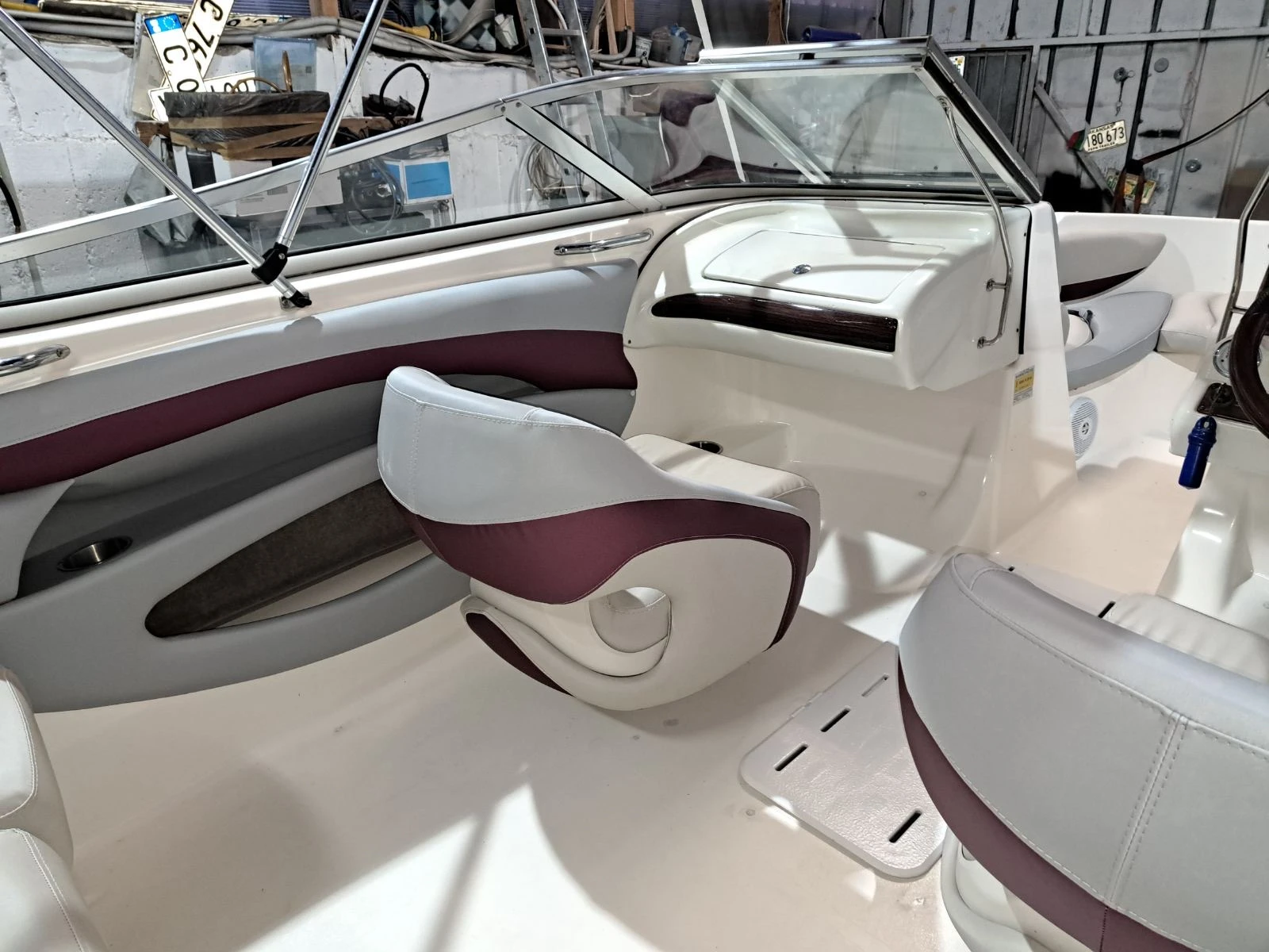 Моторна яхта Glastron GXL185, снимка 11 - Воден транспорт - 53782726