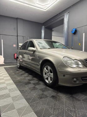 Mercedes-Benz C 180 Бензин / Газ, снимка 2