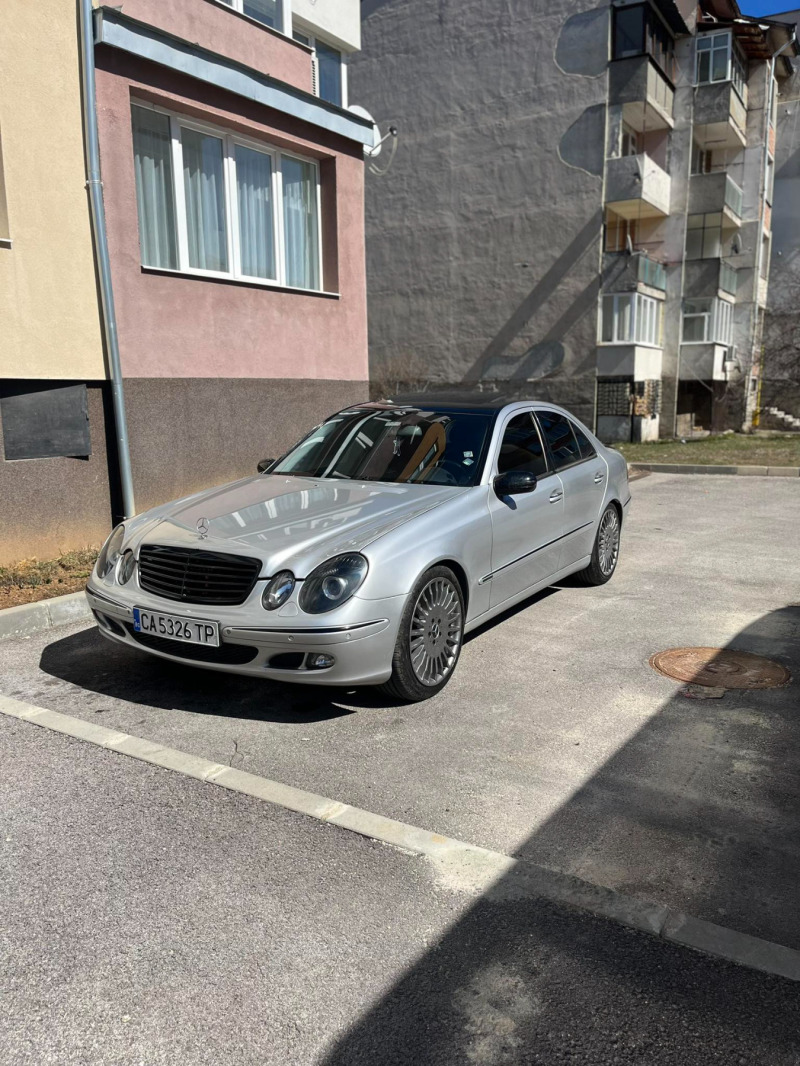 Mercedes-Benz E 220, снимка 3 - Автомобили и джипове - 45541098