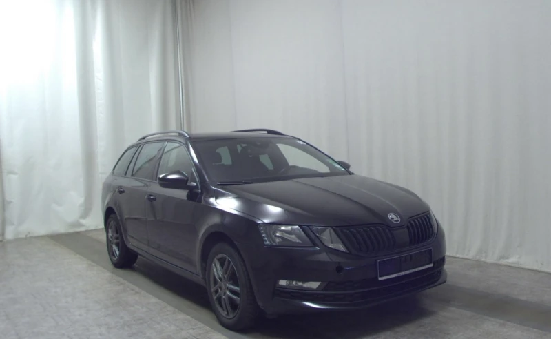 Skoda Octavia 2.0TDI Ambition Комби ЛИЗИНГ, снимка 2 - Автомобили и джипове - 47311081