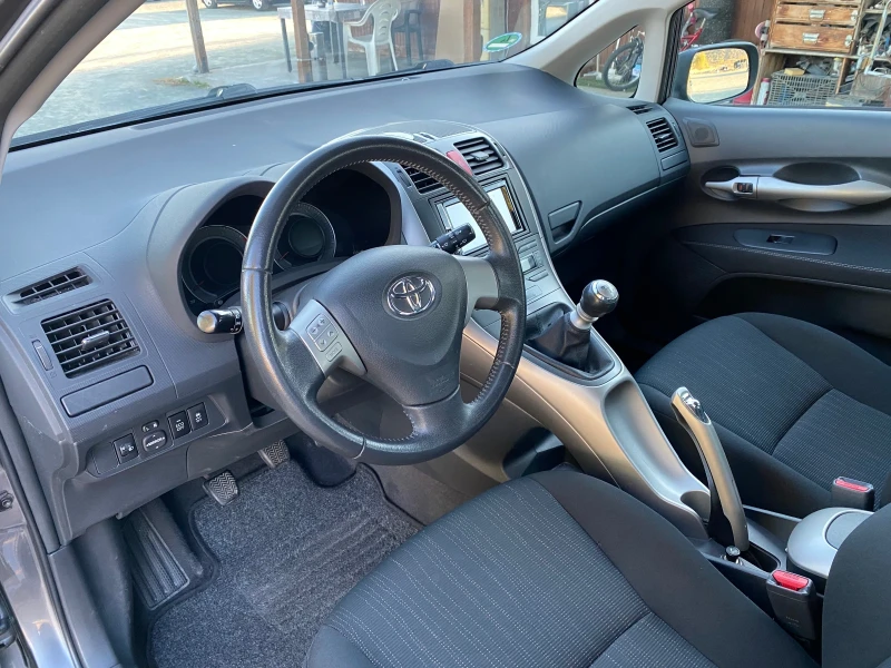 Toyota Auris 1.33VVT-I, снимка 10 - Автомобили и джипове - 47723154