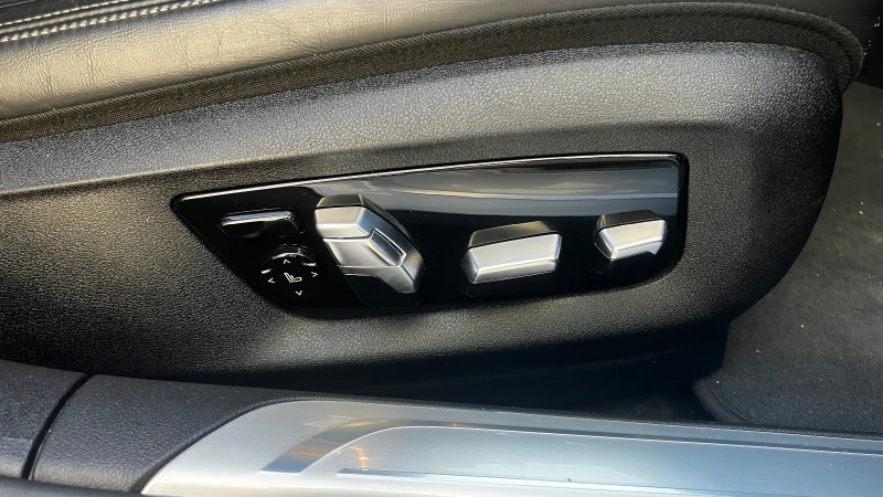 BMW 750 Уникат, Full, Massage, Bower & Wilkins , снимка 11 - Автомобили и джипове - 52350061