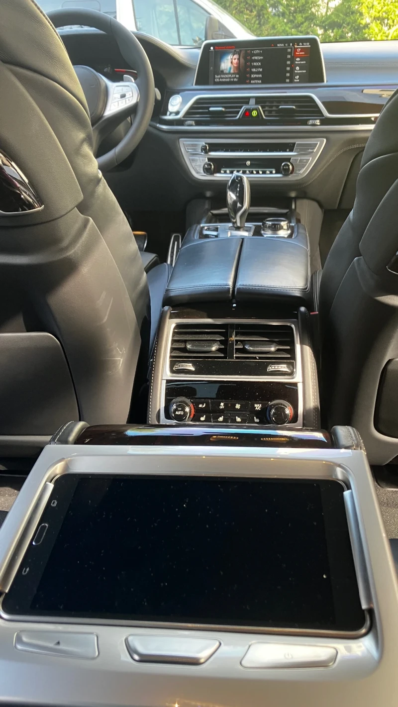 BMW 750 Уникат, Full, Massage, Bower & Wilkins , снимка 7 - Автомобили и джипове - 52350061