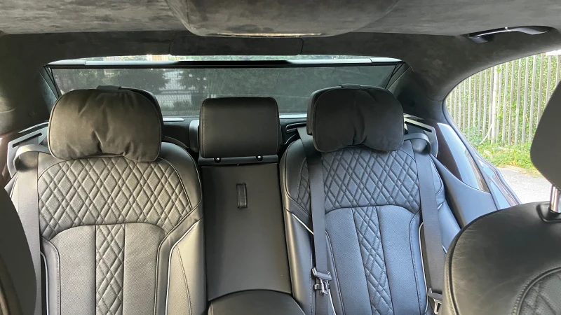 BMW 750 Уникат, Full, Massage, Bower & Wilkins , снимка 10 - Автомобили и джипове - 52350061
