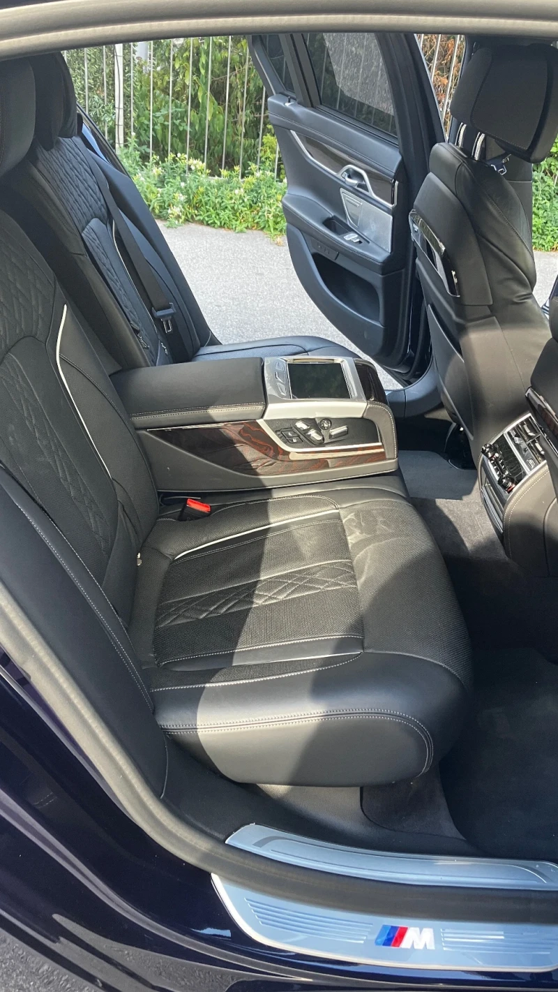 BMW 750 Уникат, Full, Massage, Bower & Wilkins , снимка 5 - Автомобили и джипове - 52350061