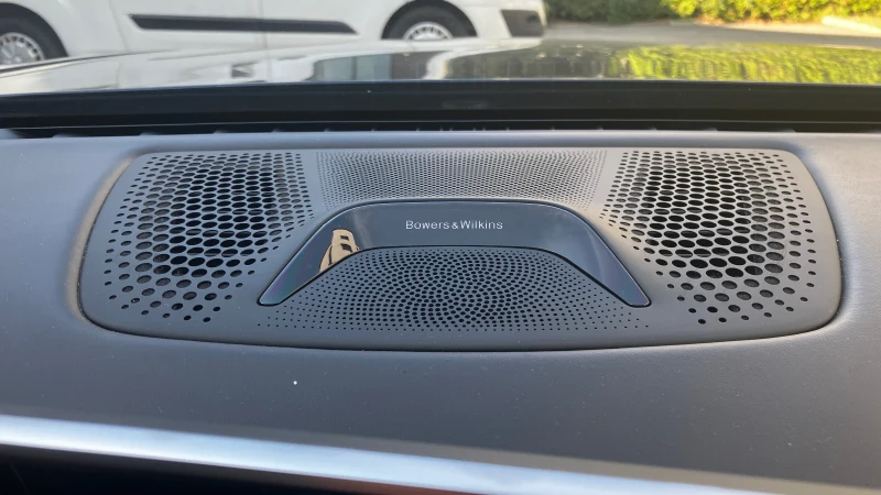 BMW 750 Уникат, Full, Massage, Bower & Wilkins , снимка 16 - Автомобили и джипове - 52350061