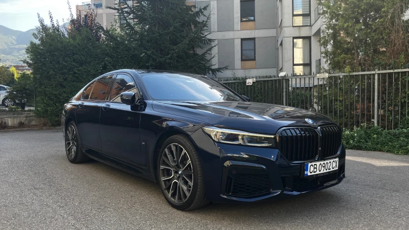 BMW 750 Уникат, Full, Massage, Bower & Wilkins , снимка 2 - Автомобили и джипове - 52350061
