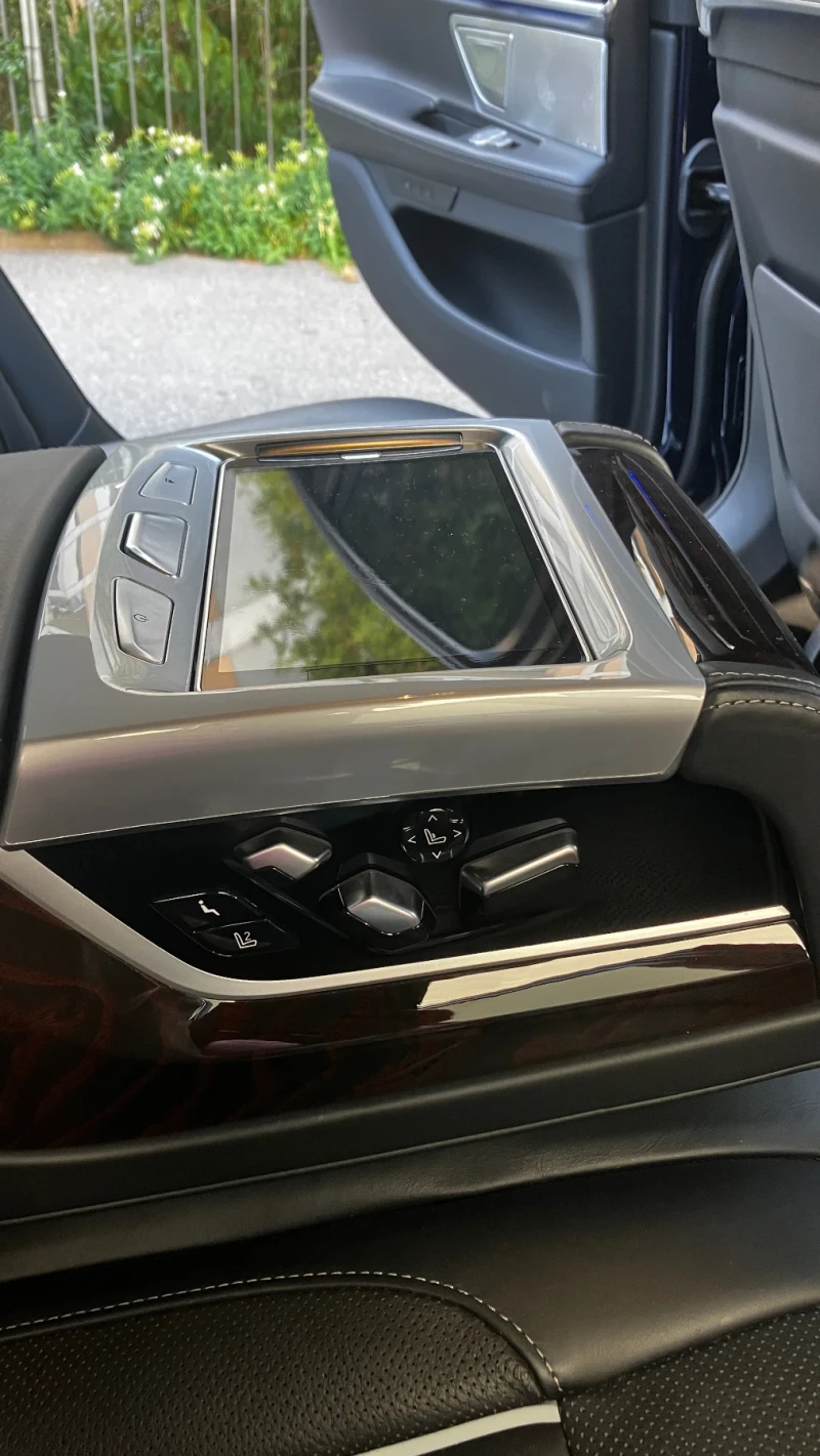 BMW 750 Уникат, Full, Massage, Bower & Wilkins , снимка 6 - Автомобили и джипове - 52350061