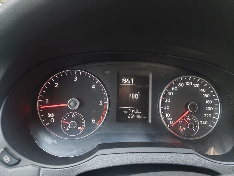 VW Sharan 2.0 TDI HIGHLINE, снимка 11 - Автомобили и джипове - 52393505