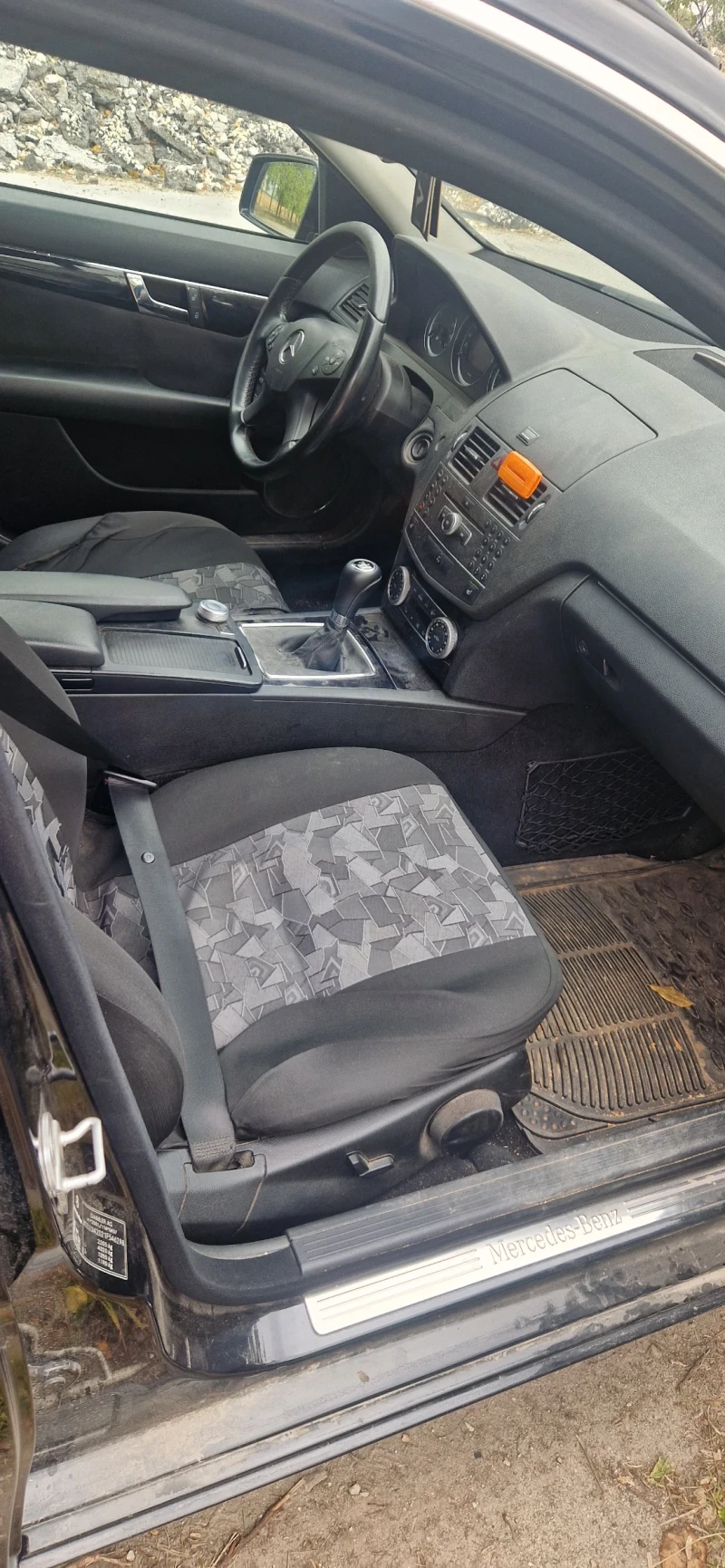 Mercedes-Benz C 220, снимка 4 - Автомобили и джипове - 52043678