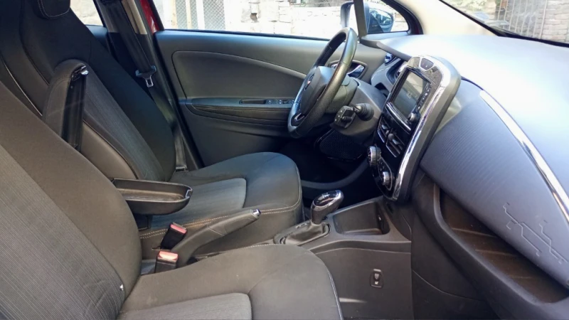Renault Zoe 41kW Intense 350km, снимка 5 - Автомобили и джипове - 52287557