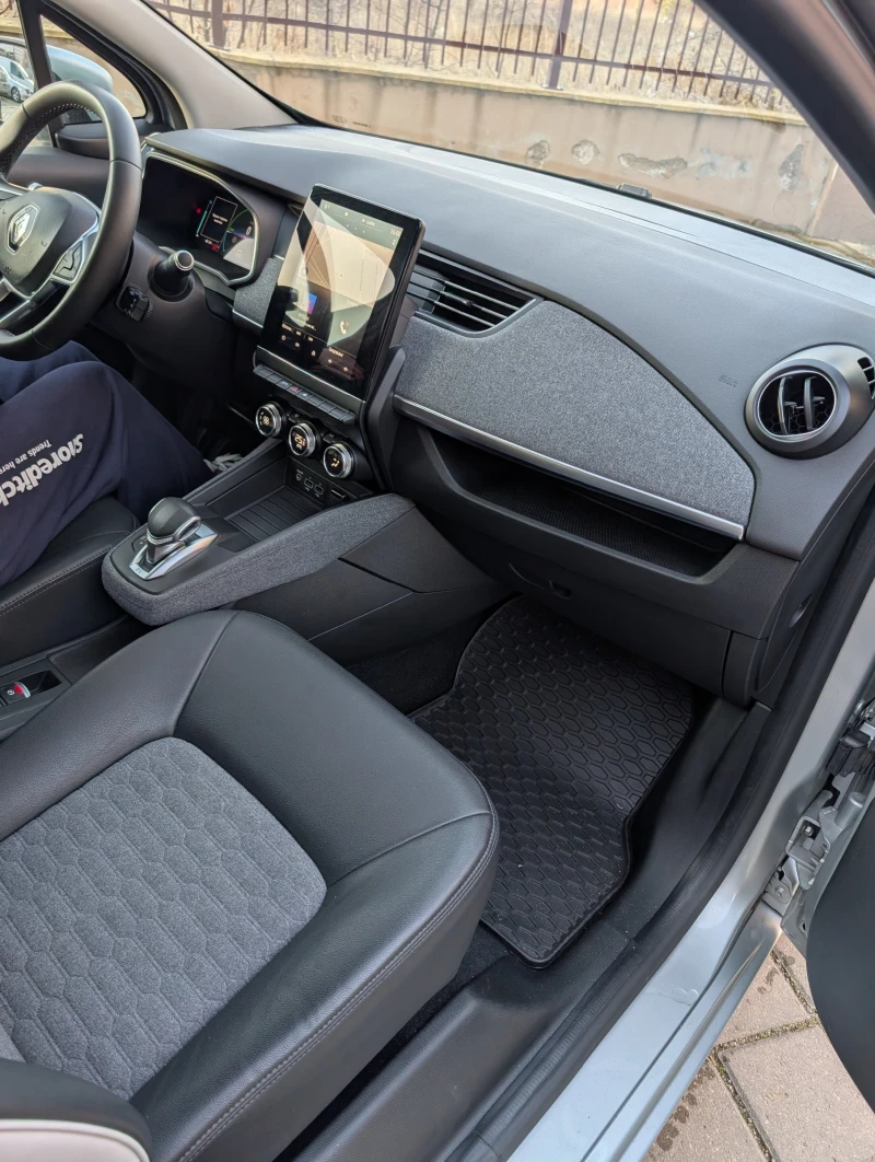 Renault Zoe 52kWh_Intense_CCS_29хил.км_Full екстри, снимка 11 - Автомобили и джипове - 52583487