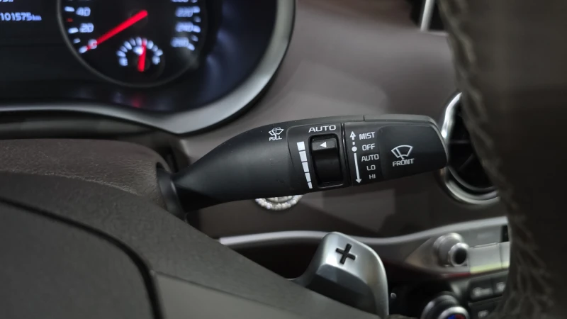 Kia Stinger 2.2CRDI/Пълна сервизна !!!, снимка 15 - Автомобили и джипове - 53496913