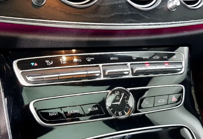 Mercedes-Benz E 220 E220d 4MATIC, снимка 11 - Автомобили и джипове - 52751292