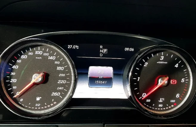 Mercedes-Benz E 220 E220d 4MATIC - изображение 7