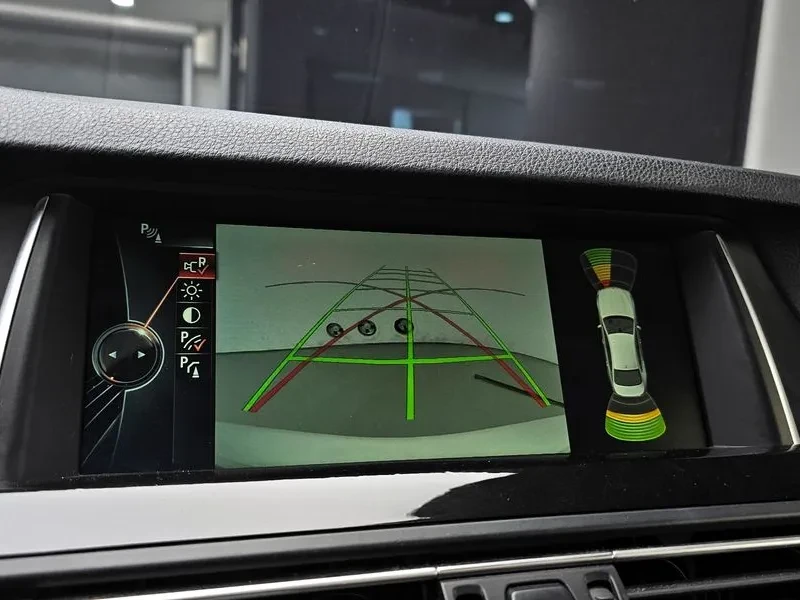 BMW 520, снимка 16 - Автомобили и джипове - 52812525