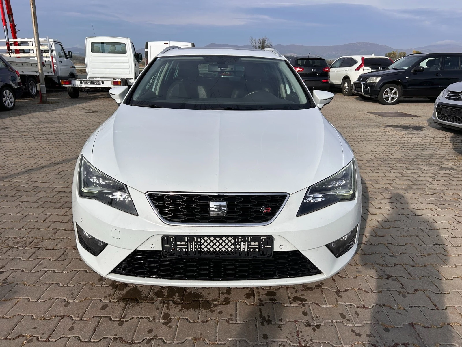 Seat Leon FR 1.4TSI AVTOMAT/NAVI/PANIRAMA ЛИЗИНГ - изображение 3