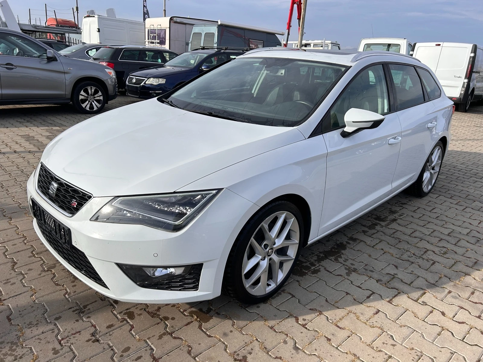 Seat Leon FR 1.4TSI AVTOMAT/NAVI/PANIRAMA ЛИЗИНГ - [1] 