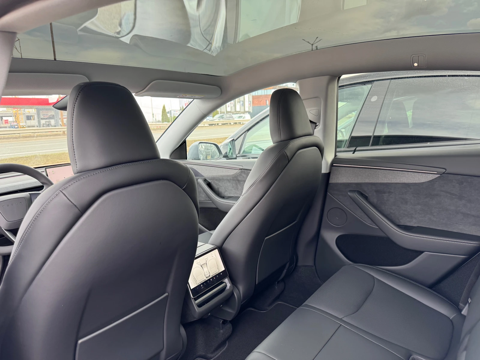 Tesla Model Y Juniper-2025\Standart, long-range 4x4  Launch | Mobile.bg   12