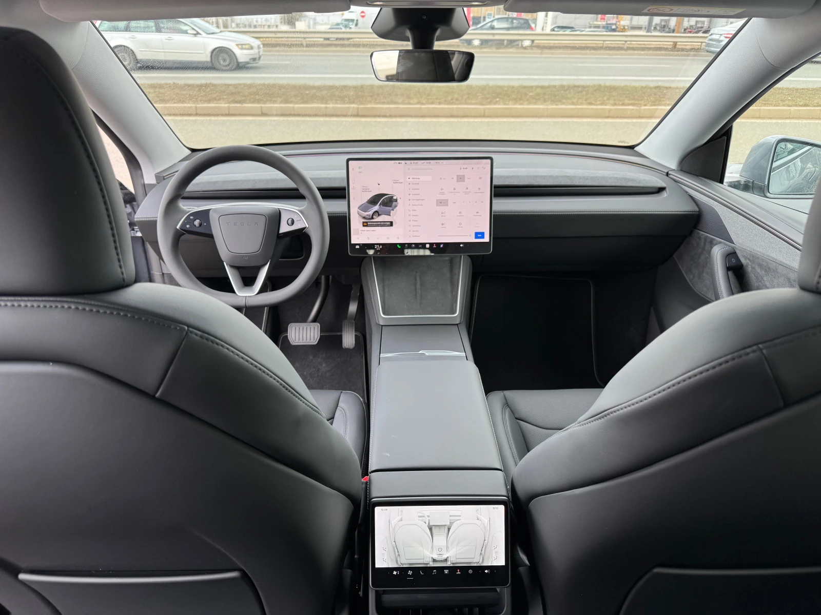 Tesla Model Y Juniper-2025\Standart, long-range 4x4  Launch | Mobile.bg   13