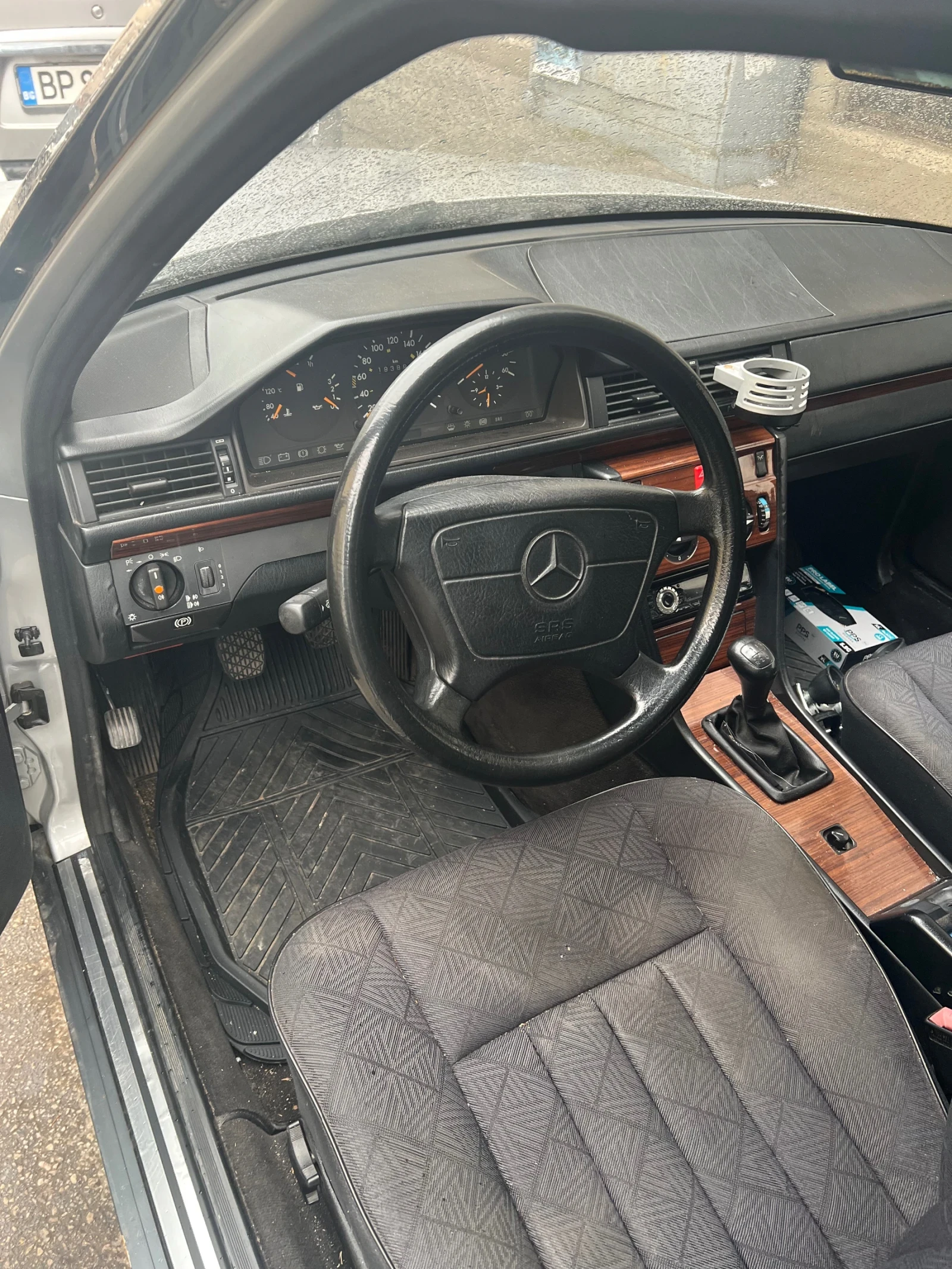 Mercedes-Benz 124  - изображение 5