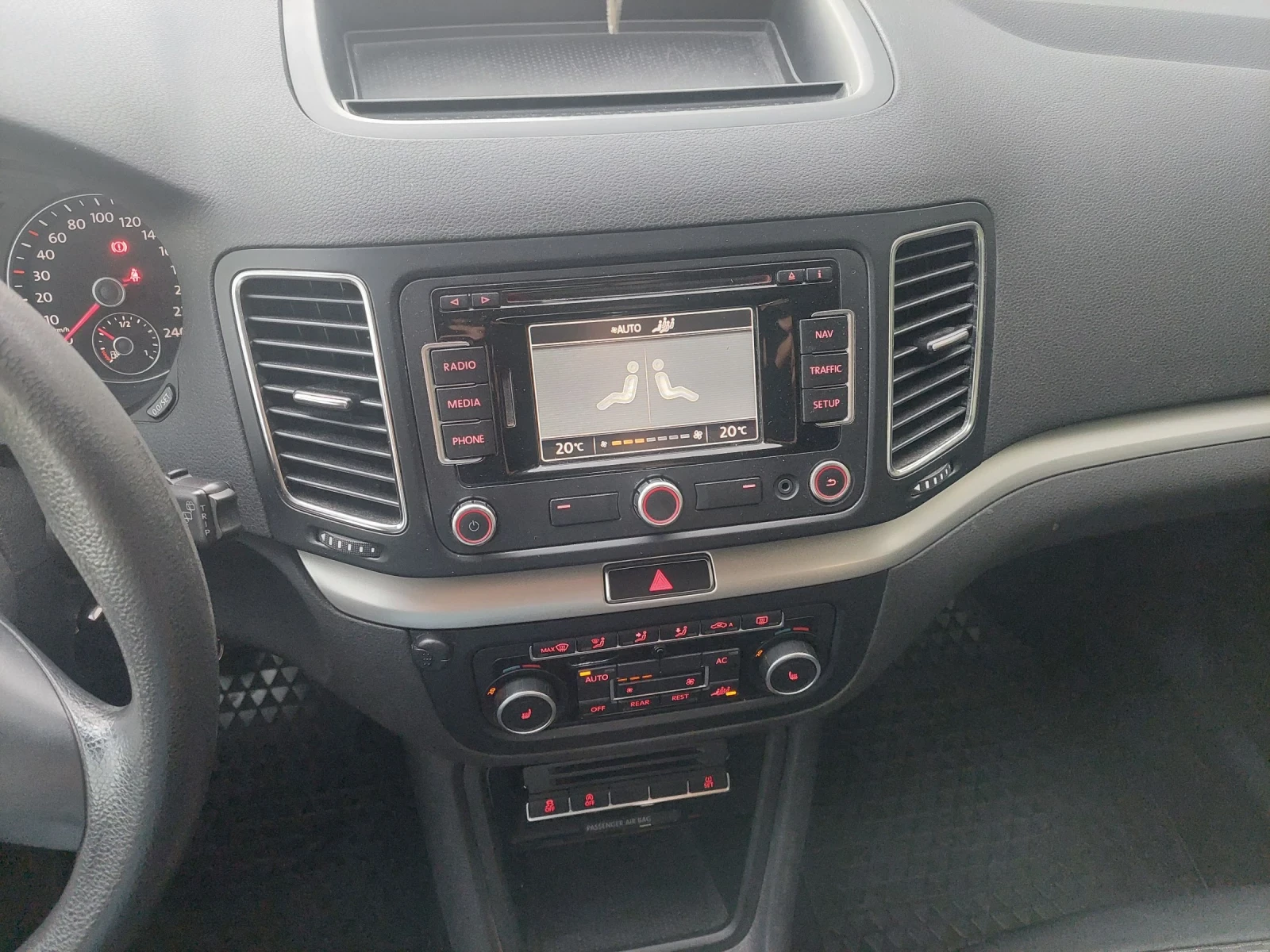 VW Sharan 2.0 TDI HIGHLINE - изображение 10