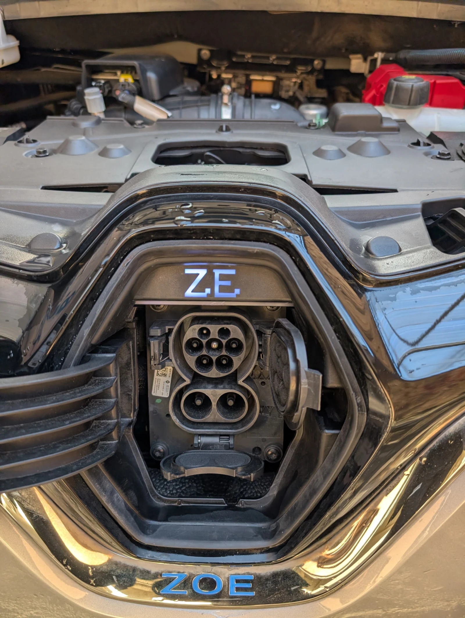 Renault Zoe 52kWh_Intense_CCS_135hp_29хил.км_Full екстри_гаран - изображение 10