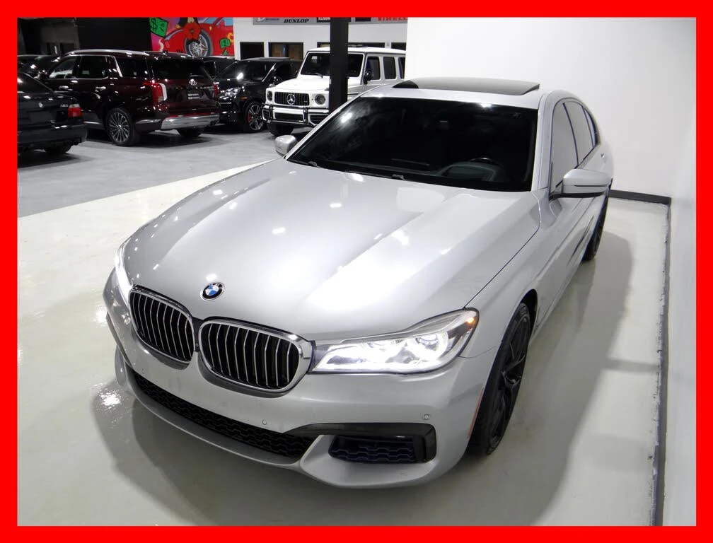 BMW 750 M750i* xDrive* АвтоКредит* (ЦЕНА ДО БГ), снимка 2 - Автомобили и джипове - 53828871