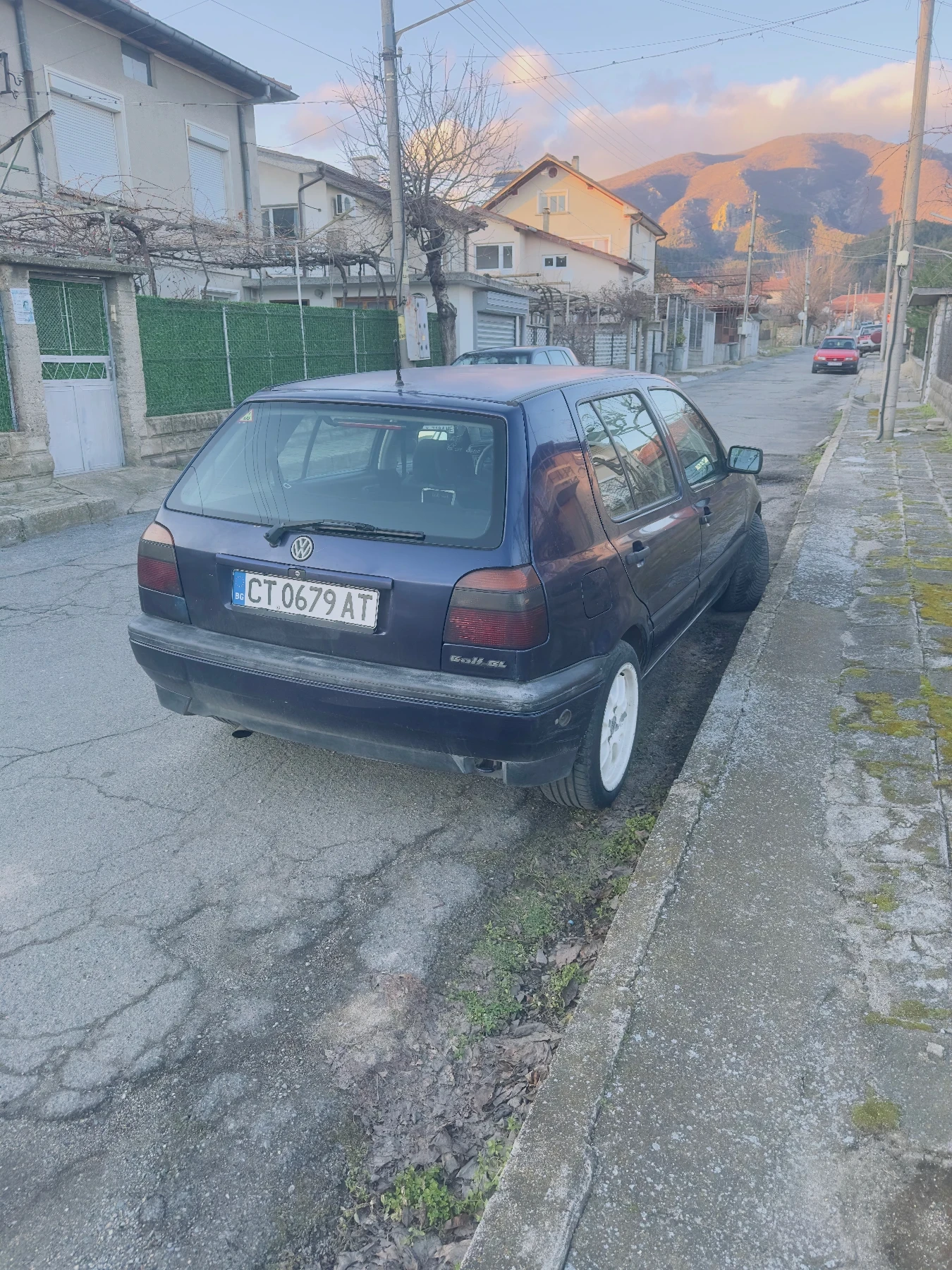 VW Golf 1.8   90, снимка 4 - Автомобили и джипове - 54336247
