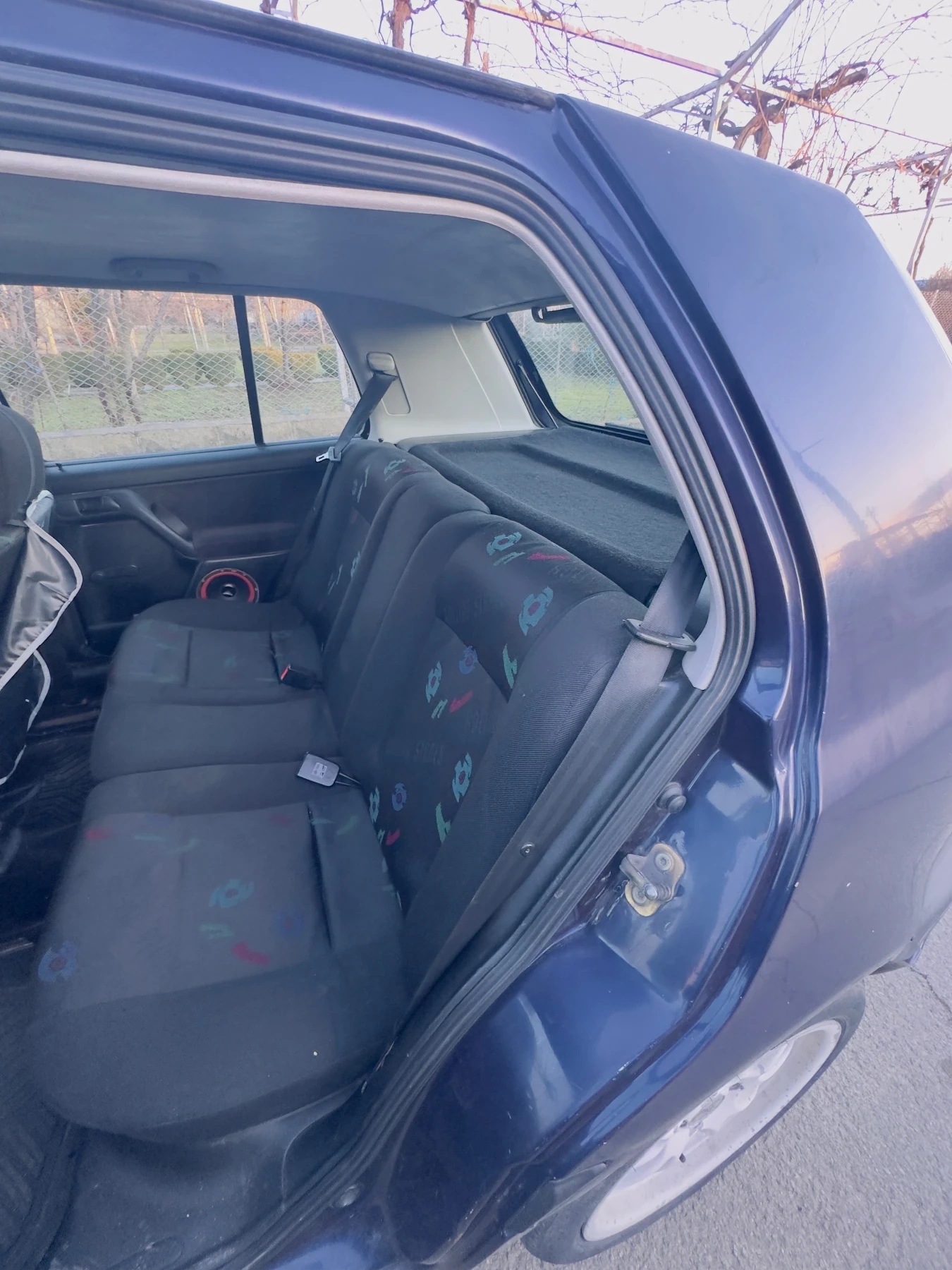 VW Golf 1.8   90, снимка 5 - Автомобили и джипове - 54336247