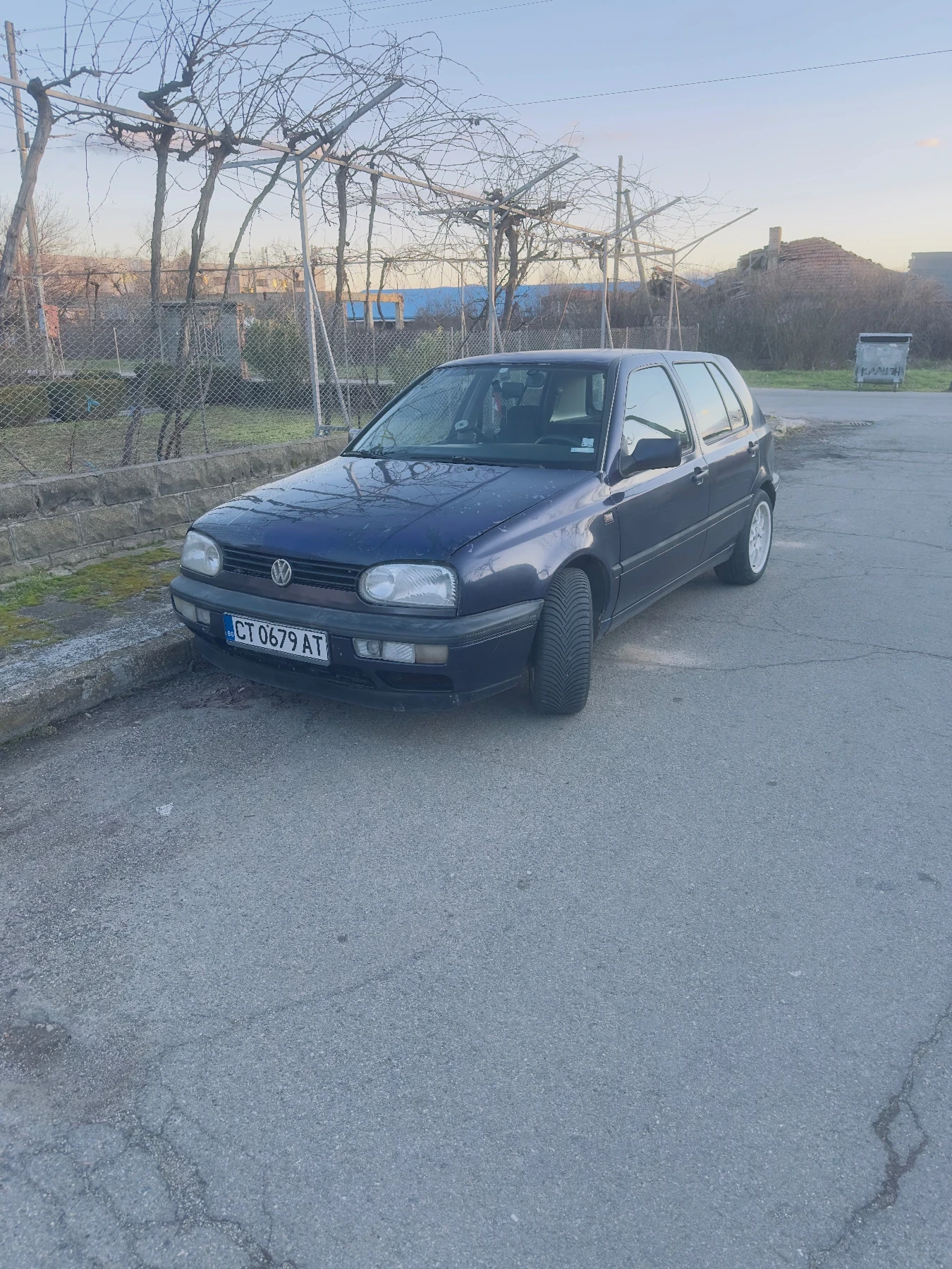 VW Golf 1.8   90