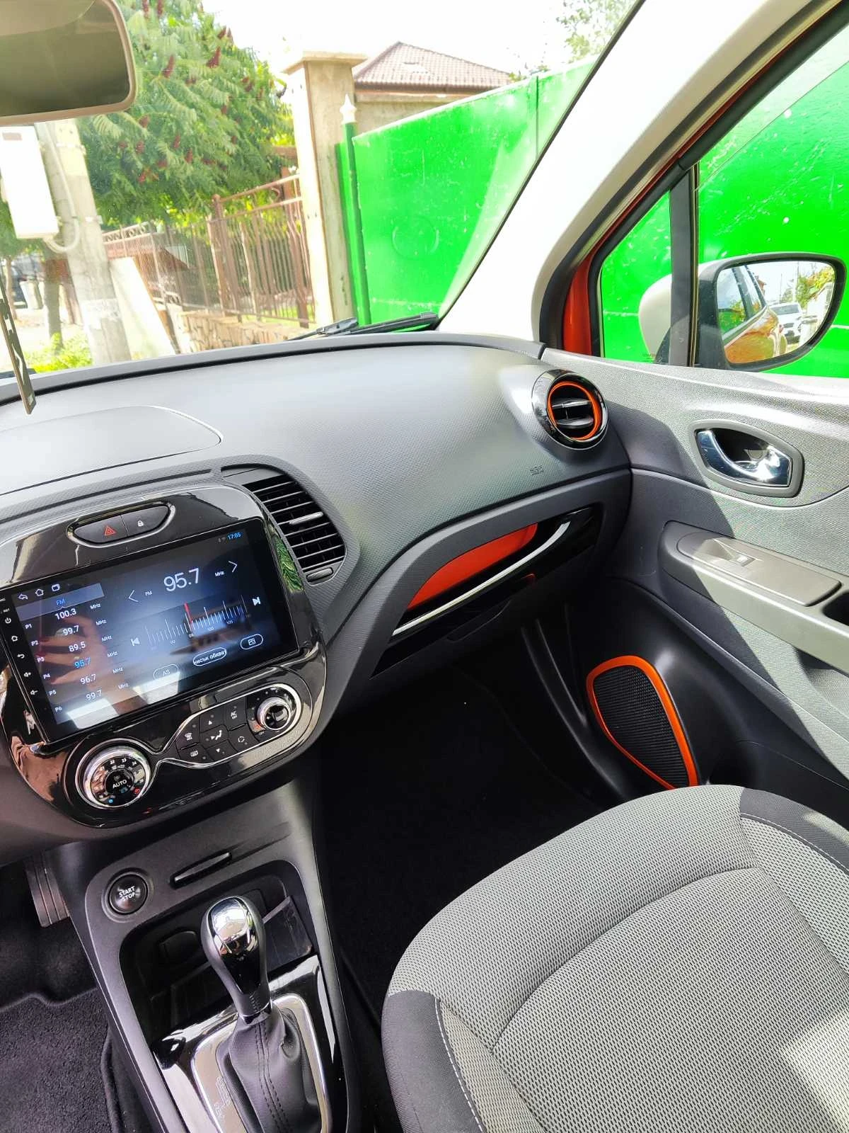 Renault Captur, снимка 13 - Автомобили и джипове - 55904838