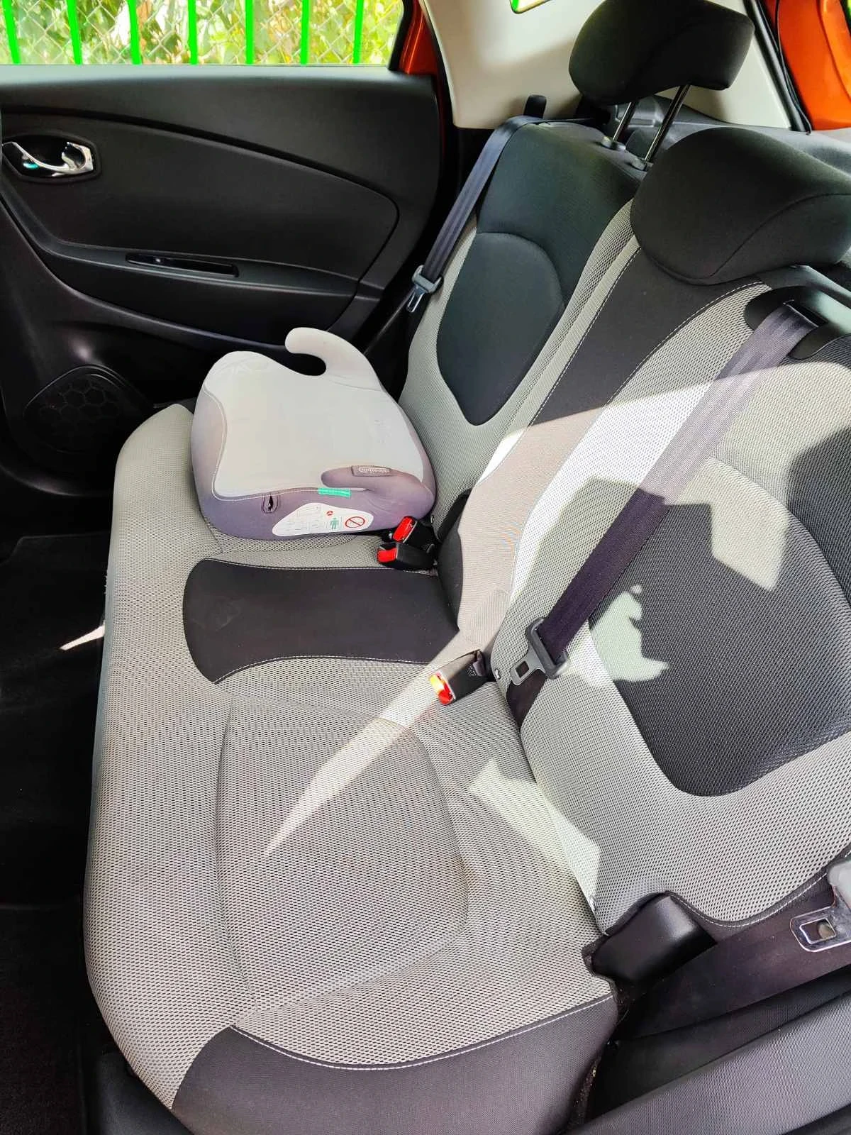 Renault Captur, снимка 12 - Автомобили и джипове - 55904838