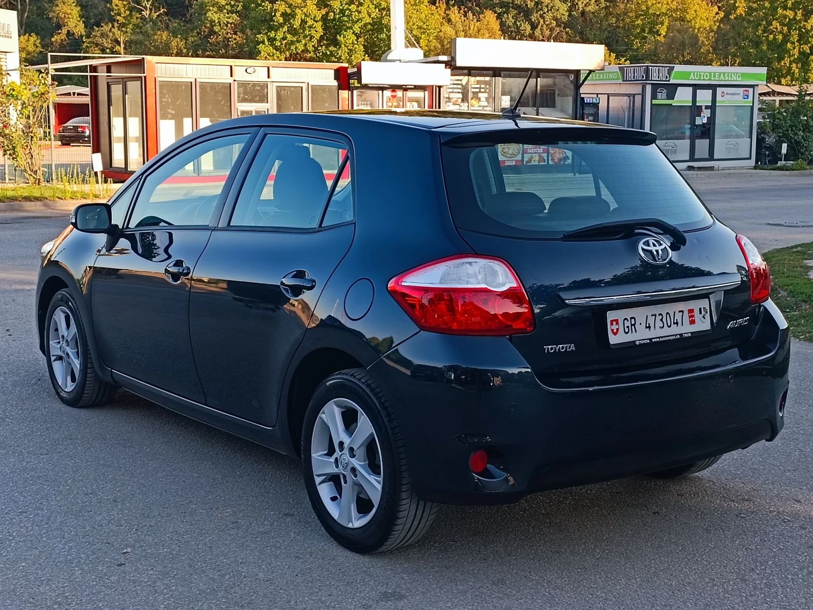 Toyota Auris 1.8i-147кс-ШВЕЙЦАРИЯ-РЪЧКА-6ск-FACELIFT-NAVI, снимка 6 - Автомобили и джипове - 56121746