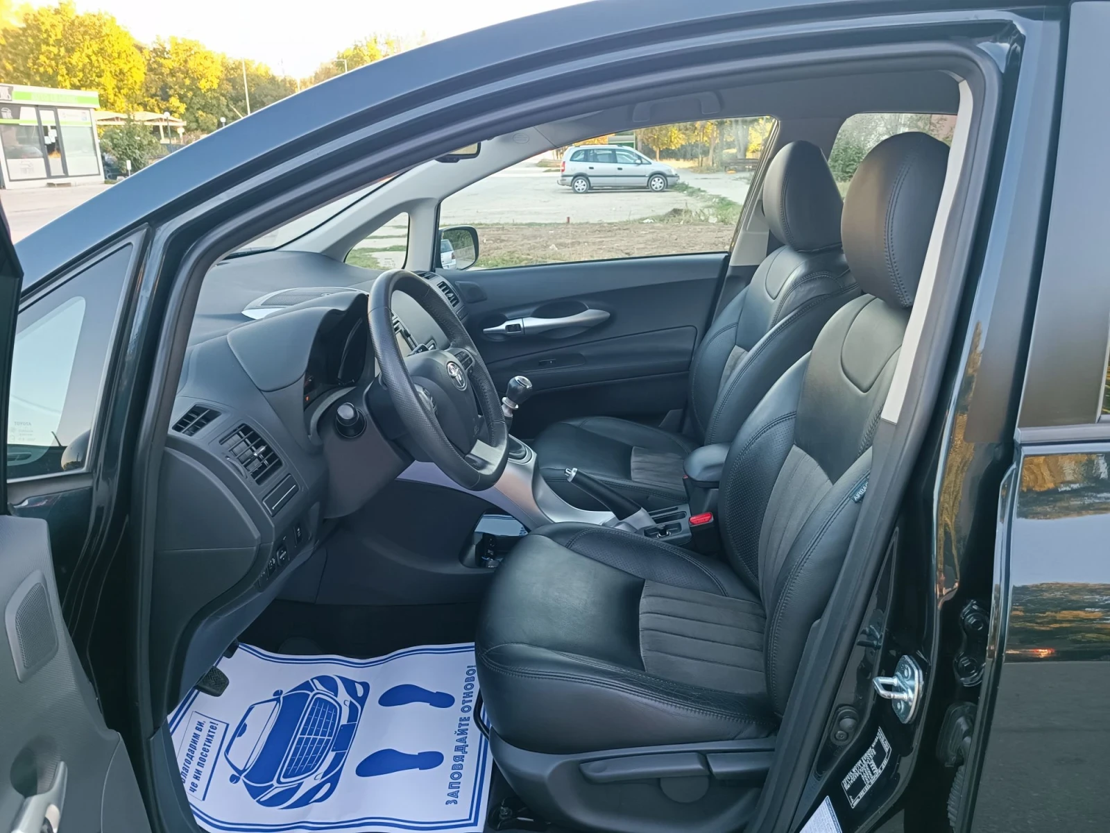Toyota Auris 1.8i-147кс-ШВЕЙЦАРИЯ-РЪЧКА-6ск-FACELIFT-NAVI, снимка 9 - Автомобили и джипове - 56121746
