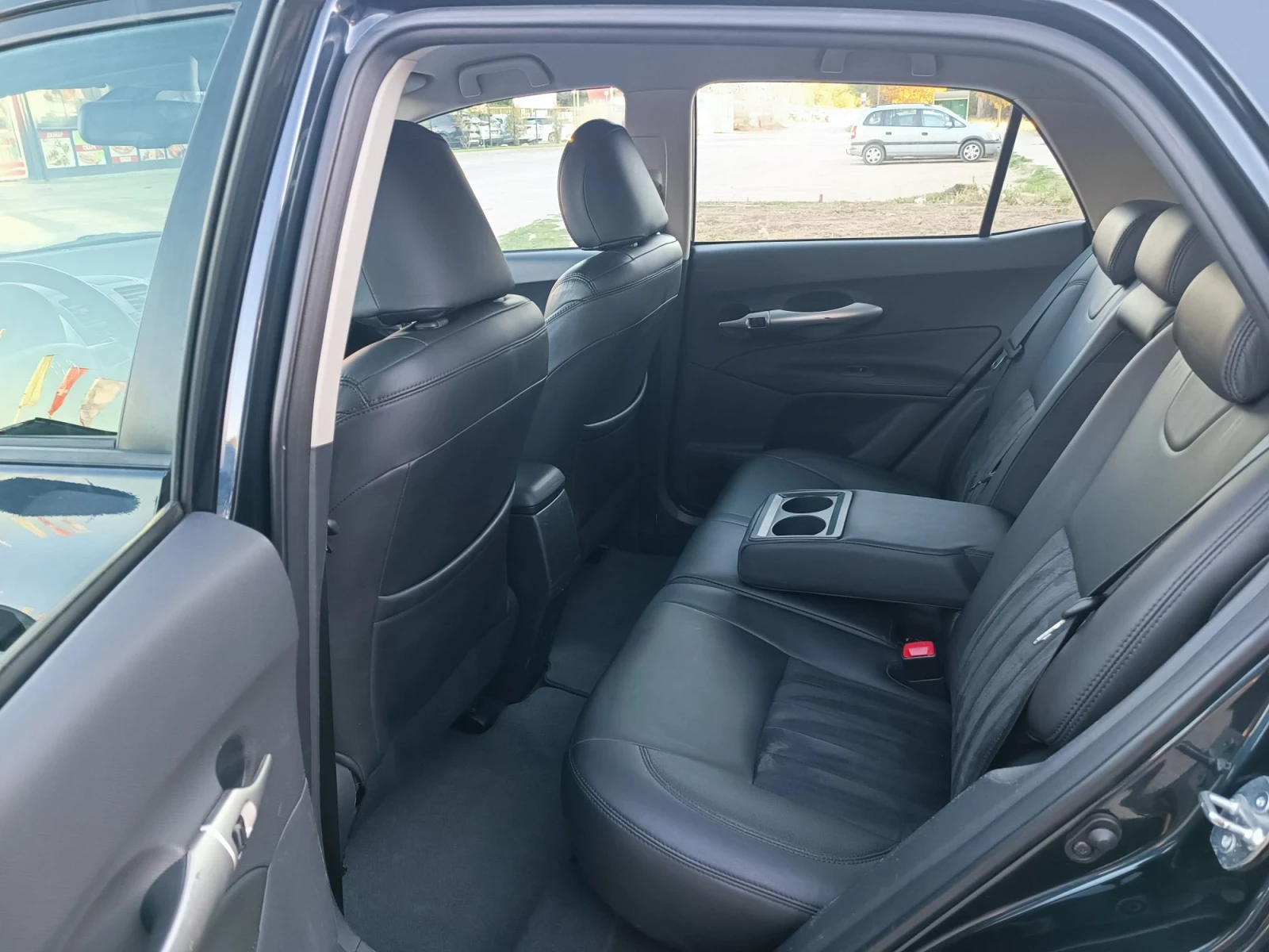 Toyota Auris 1.8i-147кс-ШВЕЙЦАРИЯ-РЪЧКА-6ск-FACELIFT-NAVI, снимка 10 - Автомобили и джипове - 56121746