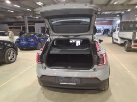 Volvo EX30 Extended Range Core, снимка 8