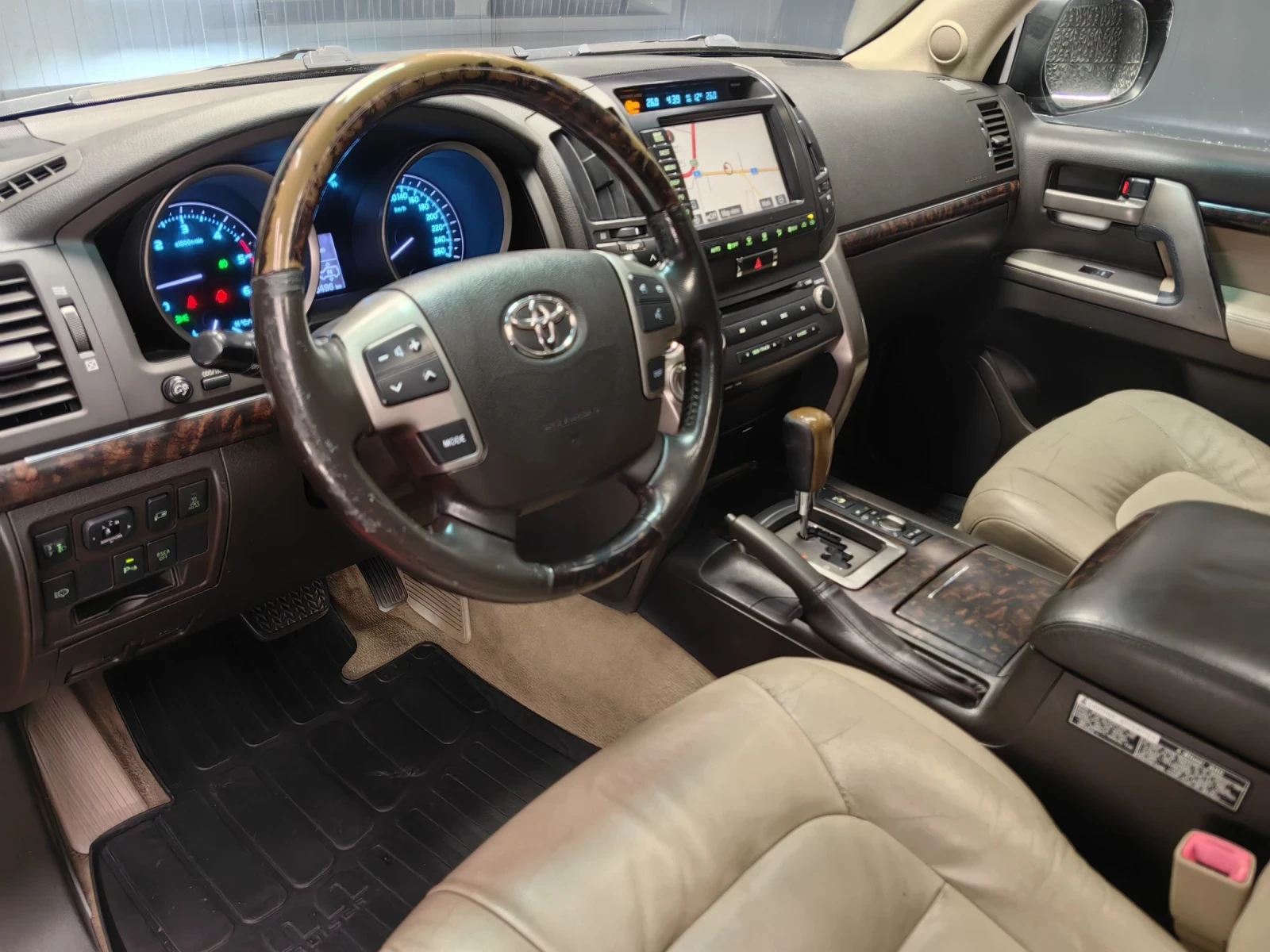 Toyota Land cruiser 4.5V8* D4D* LUXURY* 6+ 1* KEYLESS* НАВИ* ПОДГРЕВ*  - изображение 9