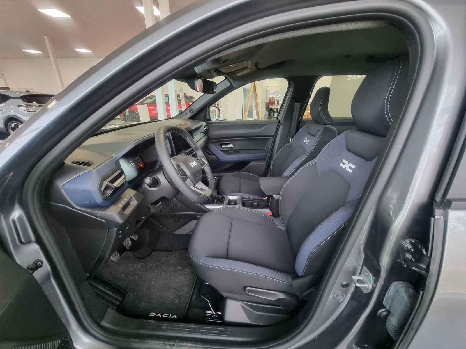 Dacia Bigster Expression TCe 130 4x4 - изображение 10