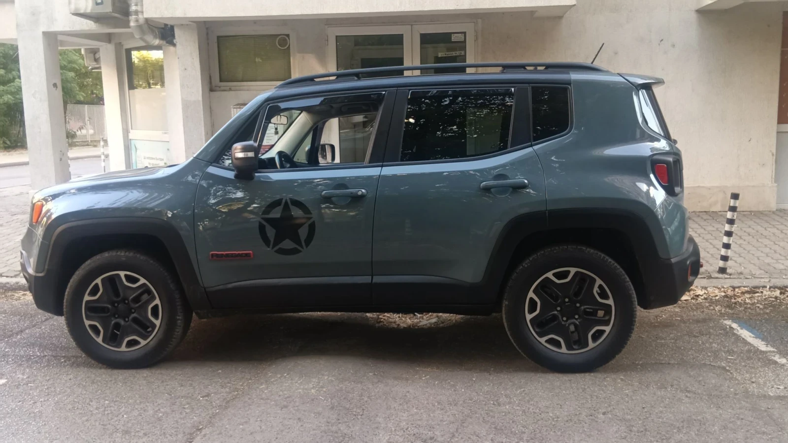 Jeep Renegade Trail hawk, снимка 4 - Автомобили и джипове - 56105773