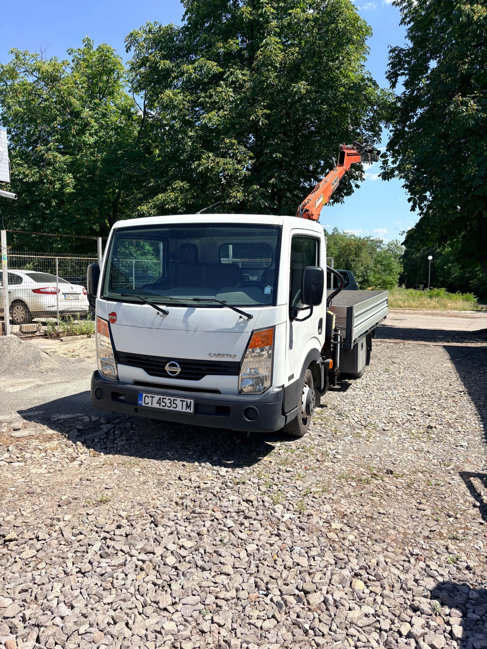 Nissan Kabstar 2.5 с Кран