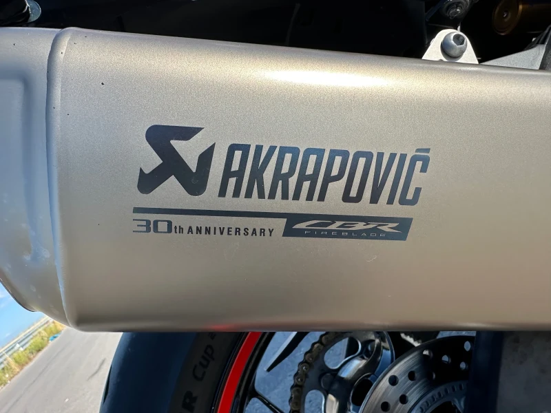Honda Cbr FireBlade RR-R SP, снимка 14 - Мотоциклети и мототехника - 50946037