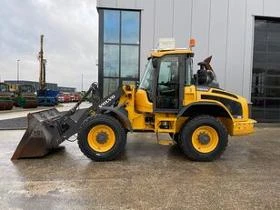 Челен товарач Volvo L45G, снимка 2