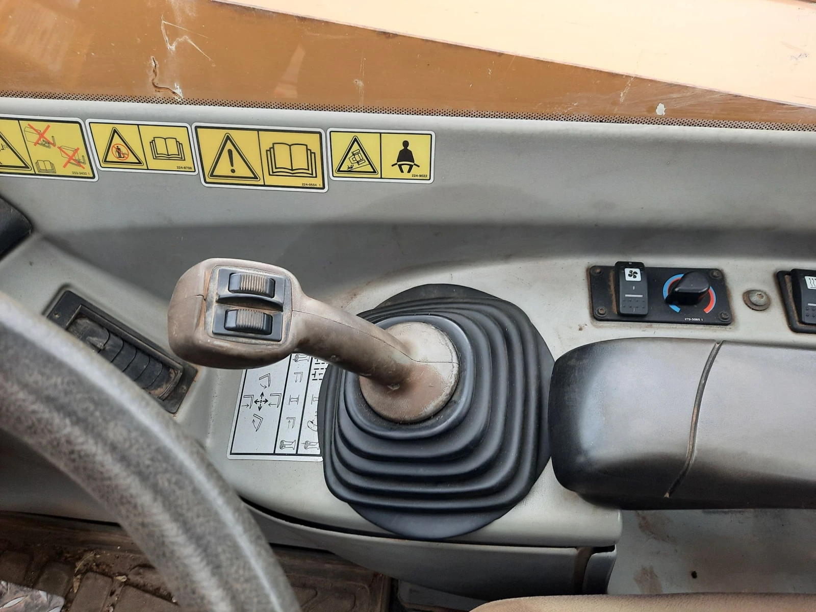 Телескопични товарачи Caterpillar TH 360 B- 14метра - изображение 7